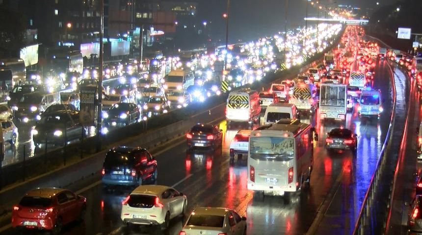 İstanbul'da trafik yoğunluğu yüzde 87'ye ulaştı