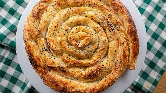Henüz denemediyseniz çok şey kaybediyorsunuz! İzmir yöresinin sofralarınızı şenlendirecek gelincik böreği tarifi