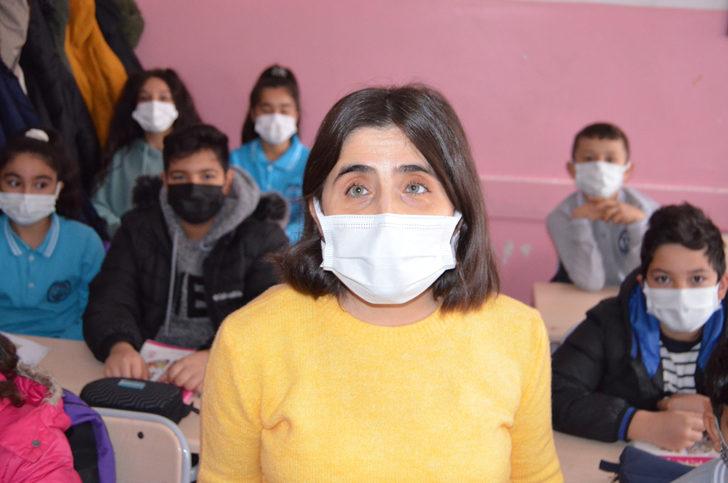 Meslek aşkı engel tanımıyor! Yüzde 90 görme engelli Türkçe öğretmeni: İyi ki bu mesleği yapıyorum G1