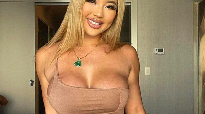 Yıl dönümlerinde sevgilisine sürpriz hazırladı! Dudağına erkek arkadaşının adının baş harfini dövme yaptırdı