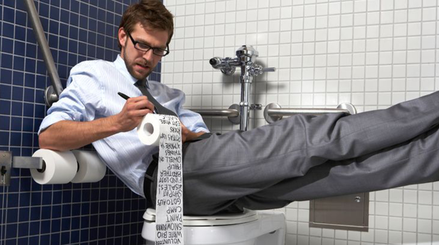 Sosyal medya bu olayı konuşuyor! Tuvalet kağıdına yazılan bir notla istifa etti