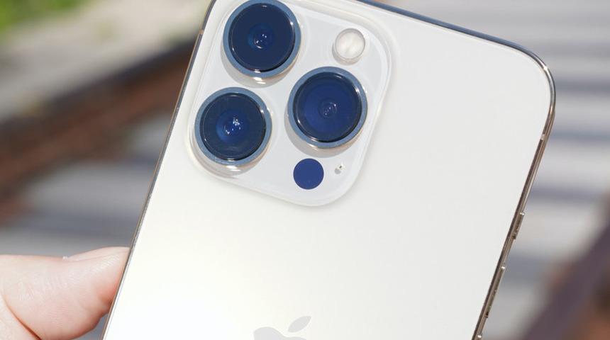 Apple, iPhone 12'leri ücretsiz tamir edecek