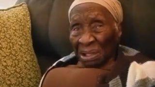 Sosyal medyada gündem yaratan 103 yaşındaki kadın, pamuk toplamanın püf noktalarını paylaştı