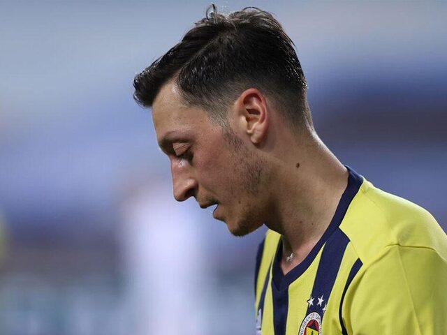 Fenerbahçe'ye Mesut Özil'den kötü haber