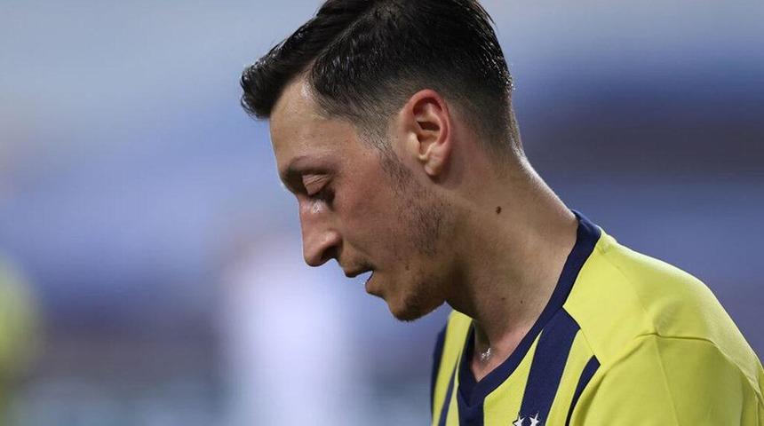 Fenerbahçe'ye Mesut Özil'den kötü haber