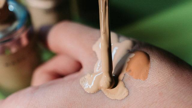 Ten rengine göre makyaj rehberi: Doğru fondöten rengini bulamıyorsanız sebebi cilt alt tonunuz olabilir!