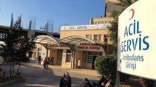 Karın ağrısı şikayetiyle gittiği hastane tuvaletinde doğum yaptı, kaçarken yakalandı