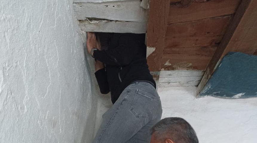 16 yıl hapis cezasından kaçmak için özel bölme yaptırmış! Polis kıskıvrak yakaladı