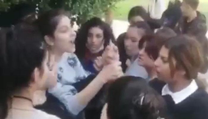 Liseli kızların bıçaklı kavgası kamerada