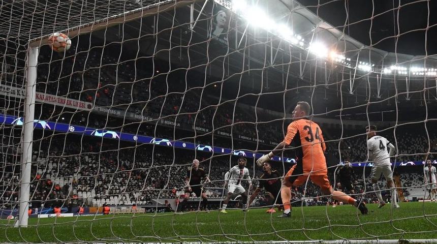 Beşiktaş evinde Ajax'a 2-1 mağlup oldu ve Avrupa'ya veda etti
