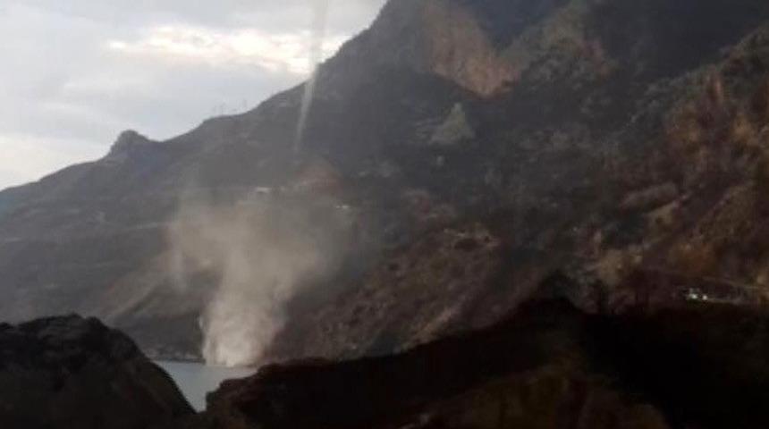 Mersin'de kıyıya doğru ilerleyen hortum paniğe neden oldu