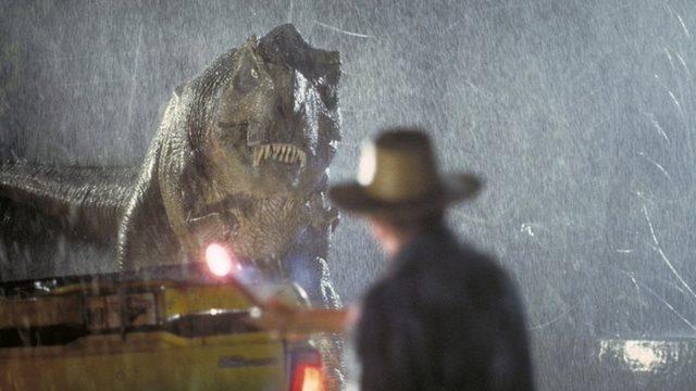 T-Rex ile olur da karşılaşırsanız, hareketsiz dursanız da sizi fark edeceğini unutmayın...