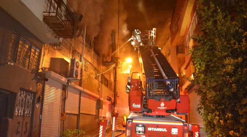 Kağıthane'de korkutan anlar! Alev alev yandı