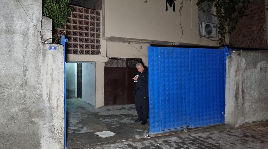 Adana'da korkunç olay! Uyuyan ev arkadaşını defalarca bıçakladı