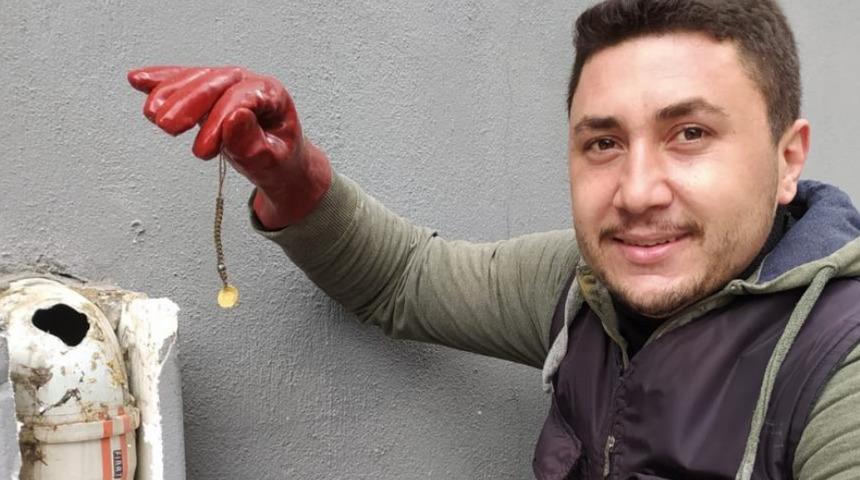 Tıkanan su giderinden altın çıktı: Aramadık yer bırakmamış, helal malmış