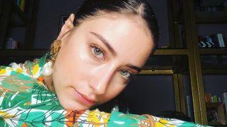 Güzel oyuncu Hazal Kaya'dan şaşırtan küfür yorumu! ''Biz edelim, siz etmeyin!''