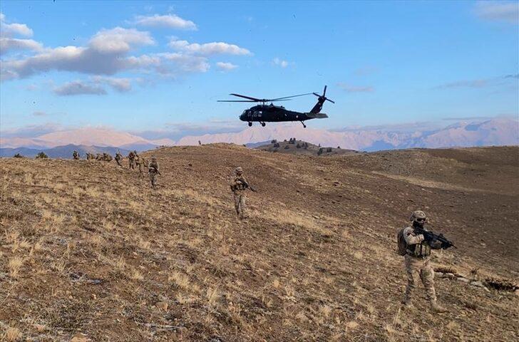 Mehmetçik, Tunceli'de teröristlerin inlerini imha ederek kış üslenmesine izin vermiyor G1