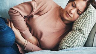 Kalp krizinin bu belirtisini görmezden gelmeyin: Mide bulantısı yaşıyorsanız...