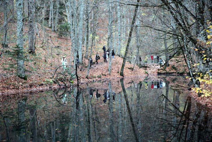 Yedigöller Milli Parkı, doğal güzelliğiyle mest etti! Sonbaharda turistler akın etti G3