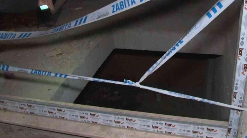 Ekmek almaya giderken köpek kovaladı, merdiven boşluğuna düştü