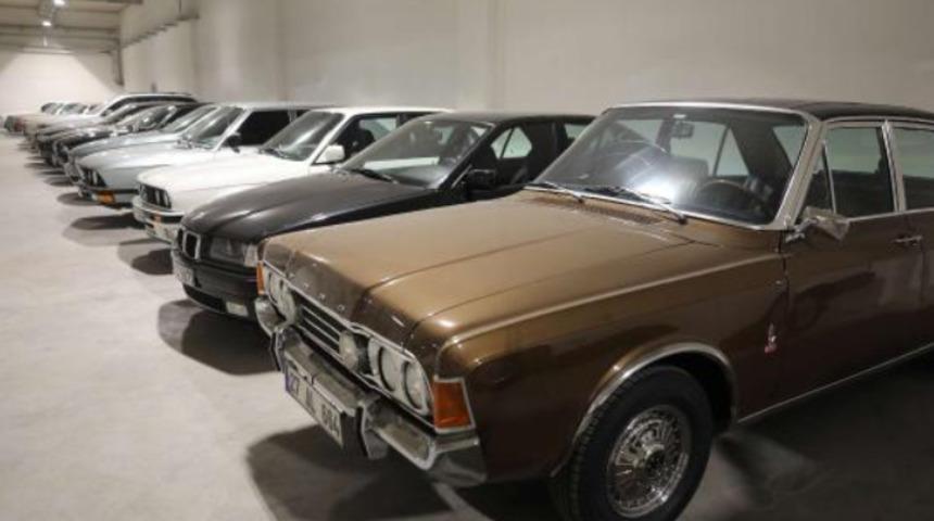 İş yerini klasik otomobil müzesine çevirdi: Üst düzey insanlar kullanıyordu