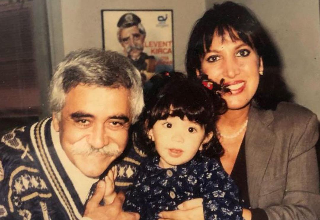 Oya Başar ve Levent Kırca'nın kızı Ayşe Kırca g&uuml;ndemde! Paylaşımlarına beğeni yağdı