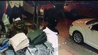 Akılalmaz olay! Sahibinin gözü önünde arabasını çaldılar