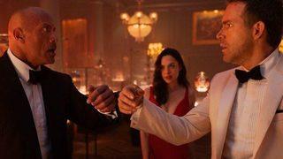 Netflix’in izlenme rekorları kıran Red Notice filminin kamera arkası görüntüleri paylaşıldı! Çekim hataları seyircileri gülümsetti