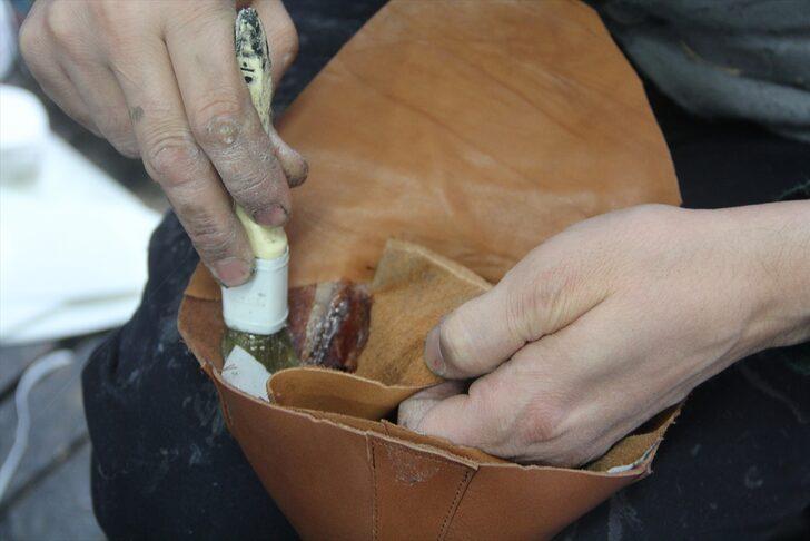 Eski Yugoslavya göçmeni atalarının mesleği el yapımı ayakkabıcılığı yaşatıyorlar G2