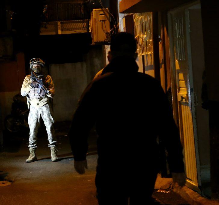 GÜNCELLEME - Adana'da PKK/KCK'ya yönelik operasyonda 17 zanlı yakalandı G2