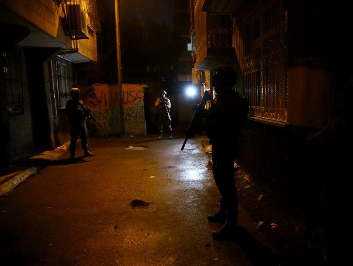 GÜNCELLEME - Adana'da PKK/KCK'ya yönelik operasyonda 17 zanlı yakalandı G3