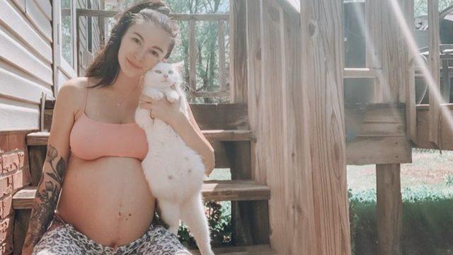 İçinizi ısıtacak bir hikâye! Müstakbel anne, sokaktan bir kedi kurtardı ve ikisinin de hamile olduğu ortaya çıktı