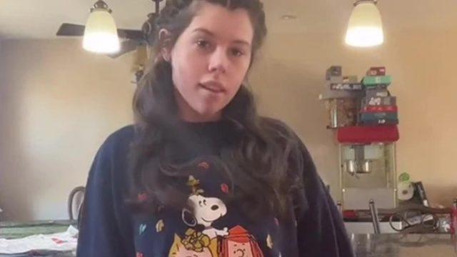 Göğüs ölçüleri nedeniyle eleştirildi! Kendisini 12 yaşında zannettikleri söyleyen genç kadın sert cevap verdi