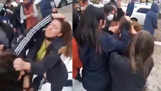 Liseli kızlardan parkta kavga! Alkış ve ıslıklarla desteklediler