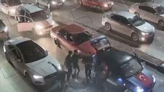 Kırmızı ışıkta çiftetelli oynadılar! Kamera görüntülerinden ceza yediler