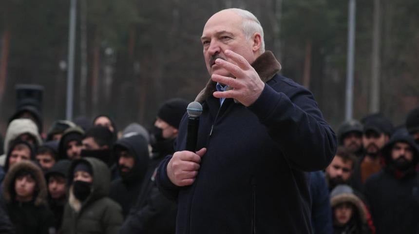 Belarus lideri Lukaşenko'dan Polonya sınırdaki göçmenlere: Batı'ya gitmek istiyorsanız, sizi tutmayız