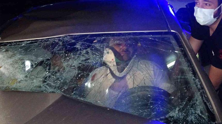 Bursa'da feci kaza! Otomobilde sıkıştılar: 2'si ağır 3 yaralı