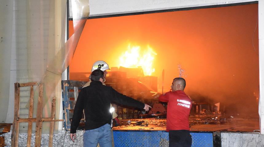 Kırıkkale'de korkutan yangın! Soğuk hava deposu alev aldı
