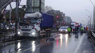 Dehşete düşüren olay! Üst geçitten atladı, kazaya neden oldu