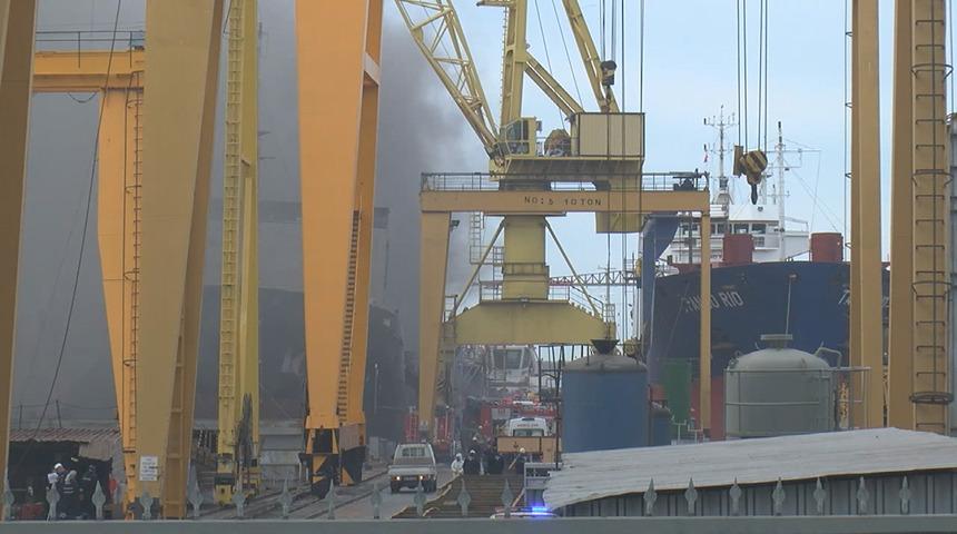 Tuzla'da tersanedeki gemide yangın