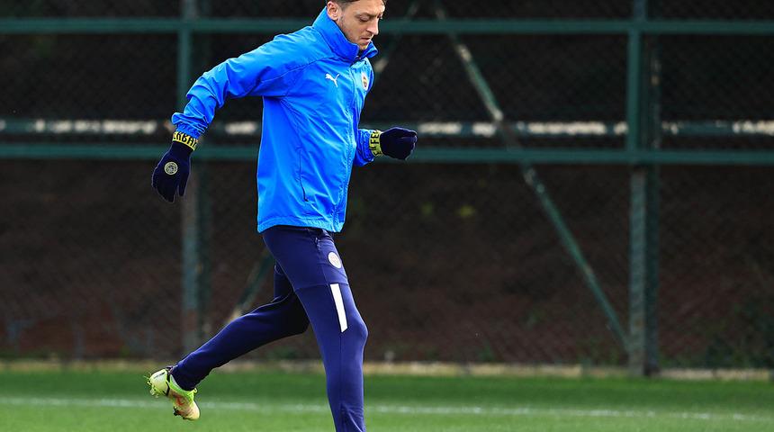 Mesut Özil'den sevindiren haber! Takımla birlikte çalıştı