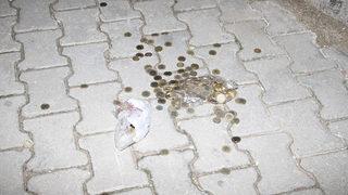 Pes dedirtti! Ceplerinde bozuk para dolu poşetlerle kaçarken yakalandılar