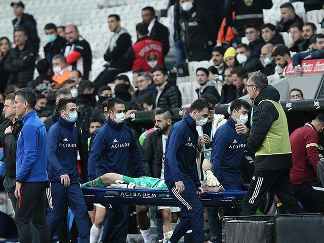 Mert Günok, sakatlık sonrası ambulansla hastaneye kaldırıldı