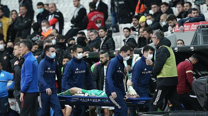 Mert Günok, sakatlık sonrası ambulansla hastaneye kaldırıldı