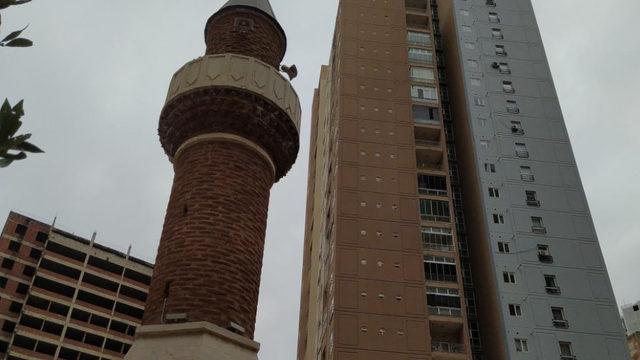 Gökdelenlerin gölgesinde kaldı! Tam 700 yıllık