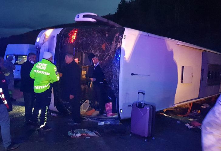 Son Dakika: Erzincan'da yolcu otobüsü devrildi! 22 yaralı G3