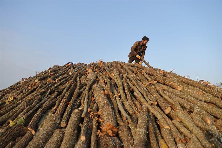 Zor şartlarda mangal kömürü üretip ailelerinin geçimlerini sağlıyorlar G2