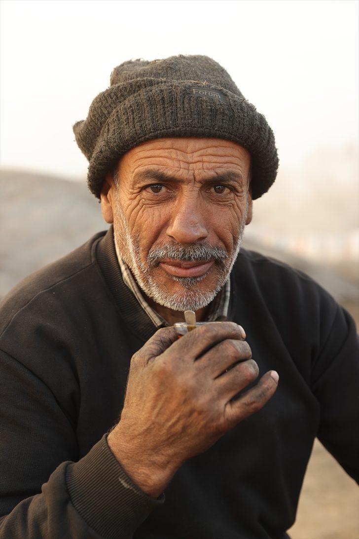 Zor şartlarda mangal kömürü üretip ailelerinin geçimlerini sağlıyorlar G5