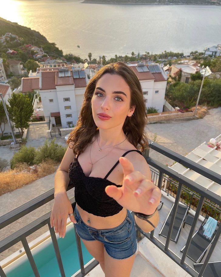 El Kızı'nın Seher'i Çağla Şimşek cesur Instagram pozlarıyla gündemde! G4