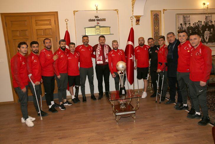 Ampute Milli Futbol Takımı, Sivasspor'u ziyaret etti G2